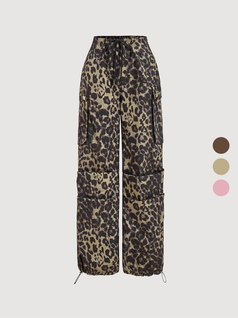 Comfortable women's leopard print cargo pants, chic wide-leg design. Perfect for casual fashion and street style.
