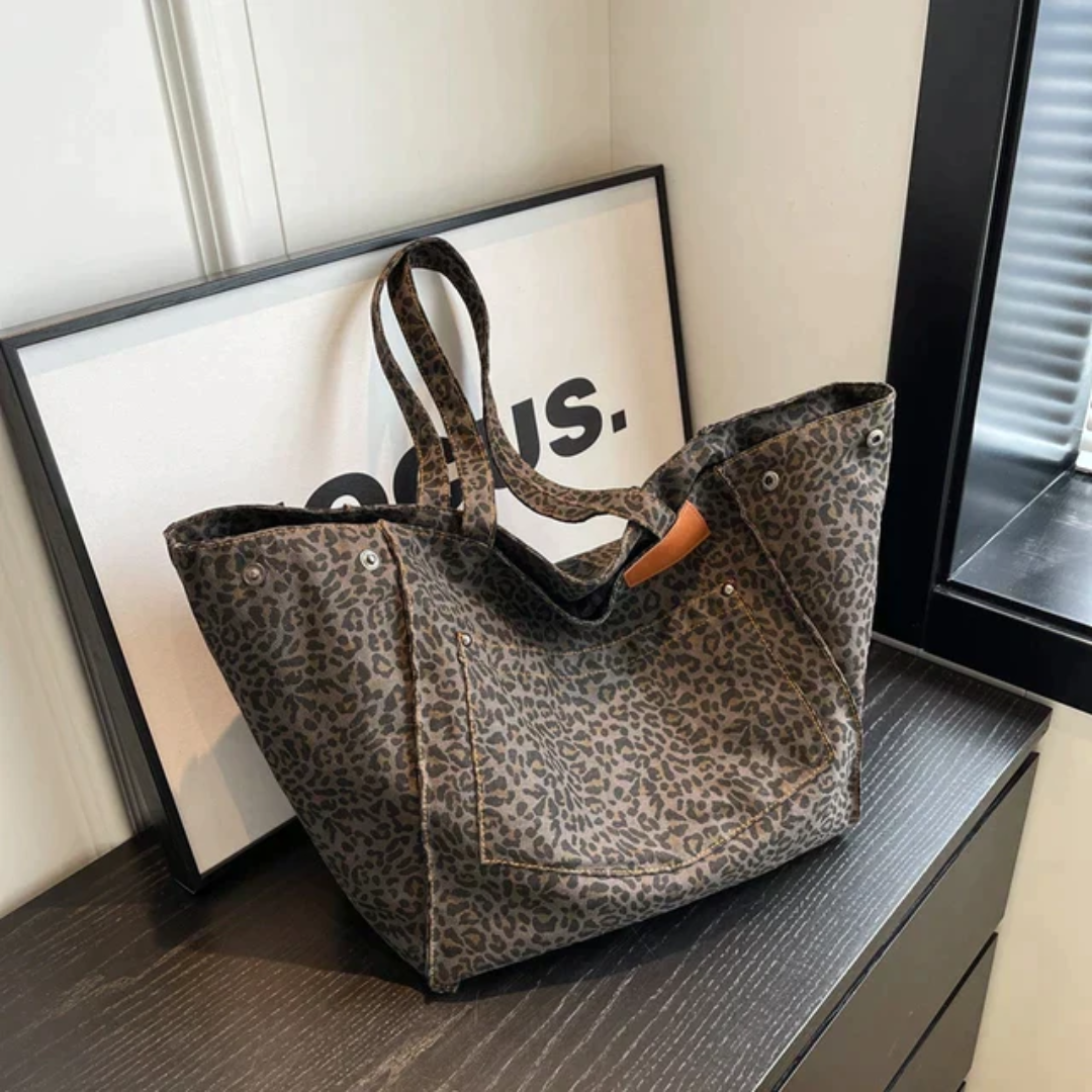 Leopard print shoulder bag for women, featuring a large capacity and trendy animal print design