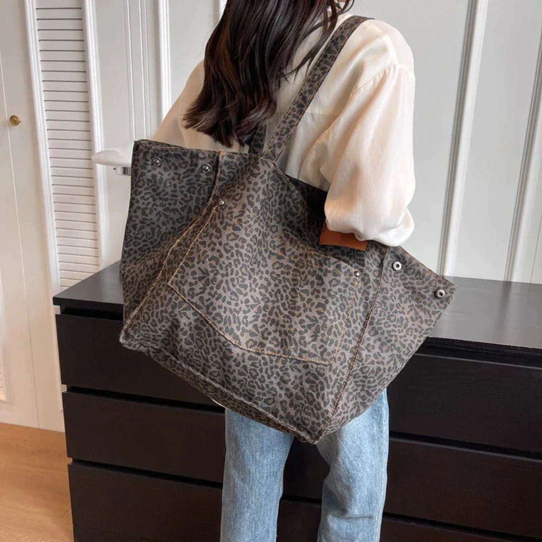 Women's accessory: spacious leopard print handbag, combining fashion and functionality