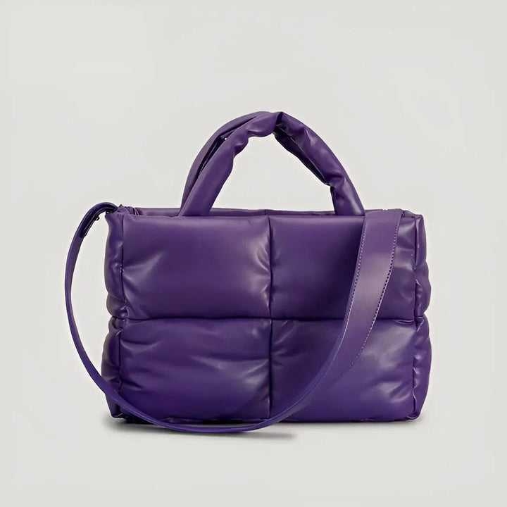 Versatile quilted shoulder bag for women, a chic PU leather fashion accessory, can be worn crossbody.