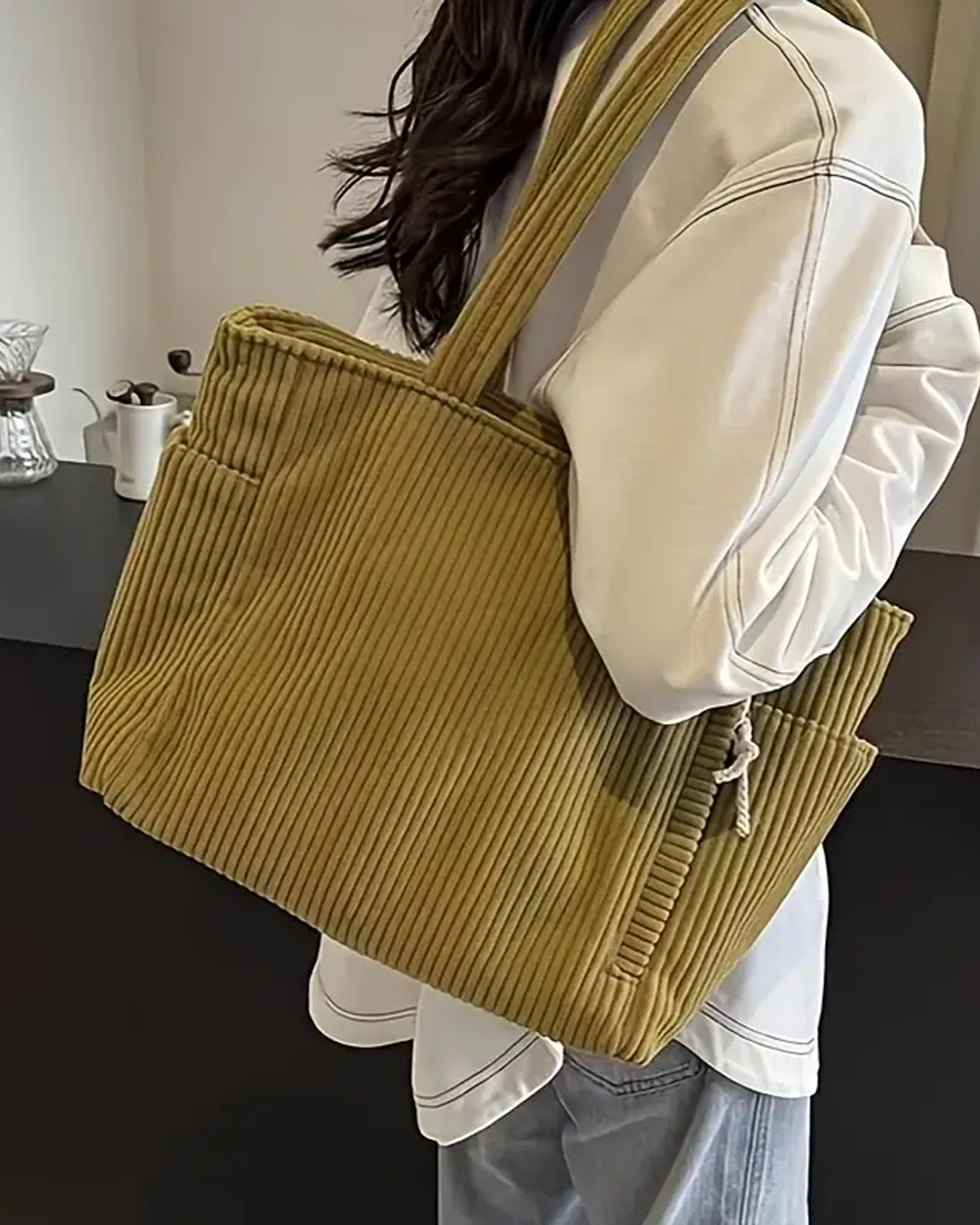 Fashionable women's ribbed tote bag, a practical carryall with chic cord detailing. Ideal for daily use.