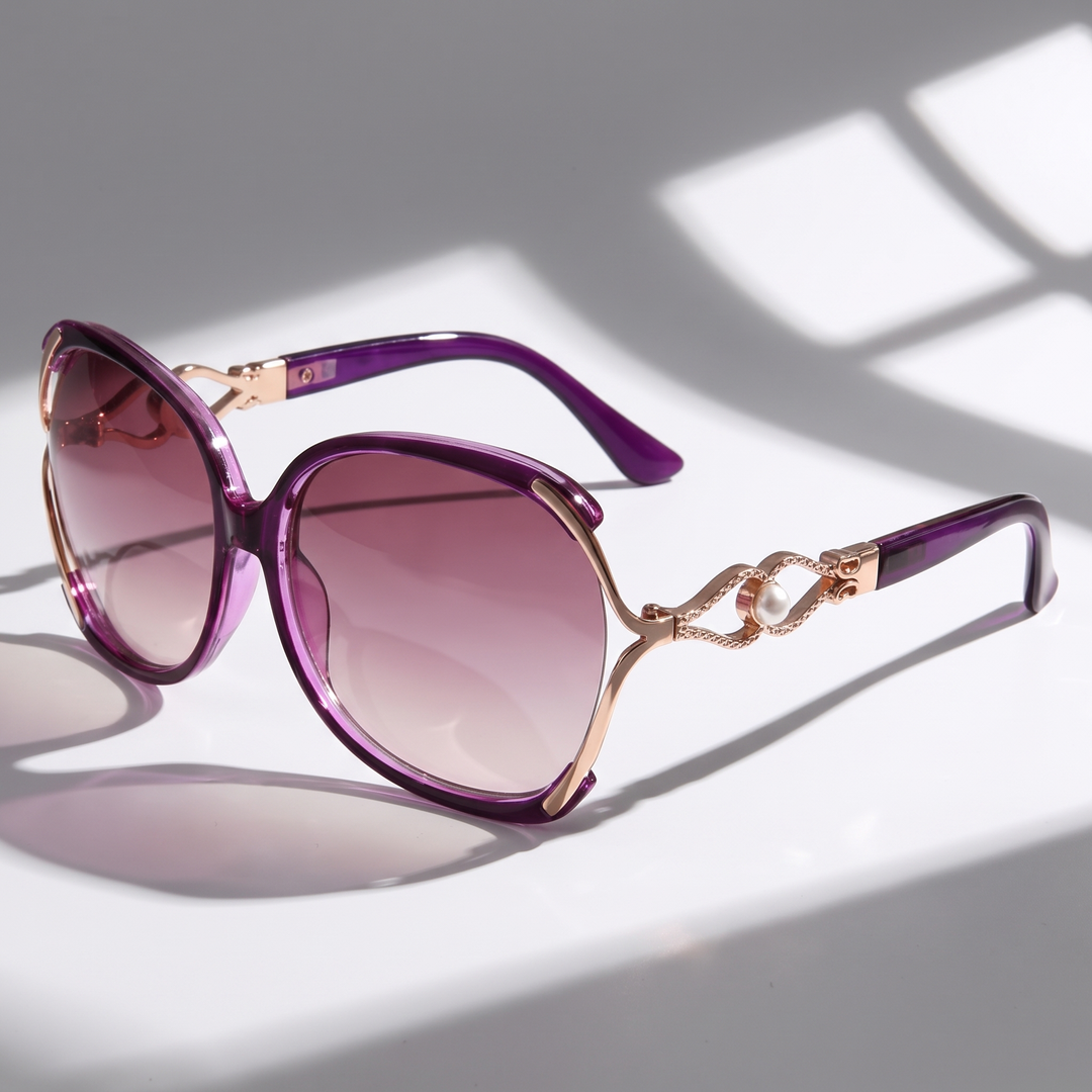 Fashion eyewear: women's stylish round frame sunglasses, chic & essential for summer UV400 protection.