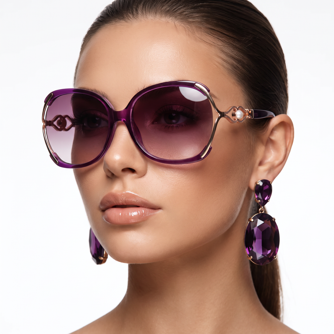 Fashionable women's round frame sunglasses, ideal chic accessory for summer travel with UV400.