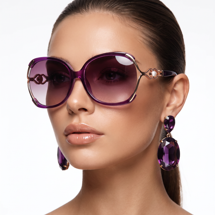 Fashionable women's round frame sunglasses, ideal chic accessory for summer travel with UV400.