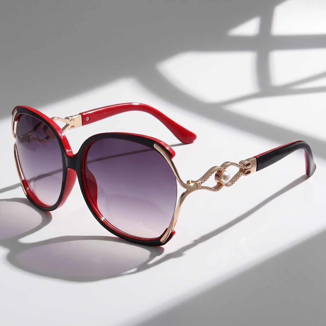 Stylish women's round frame sunglasses, a chic fashion accessory offering reliable UV400 protection.
