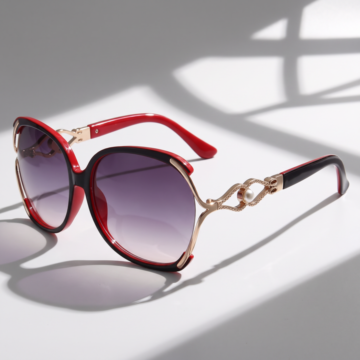 Stylish women's round frame sunglasses, a chic fashion accessory offering reliable UV400 protection.