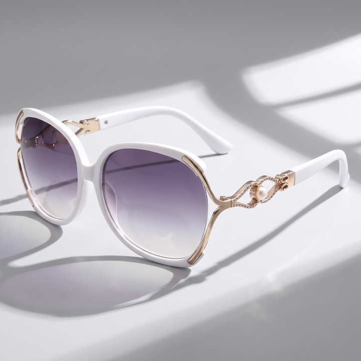 Modern women's round frame sunglasses with UV400 protection, a versatile & stylish summer accessory.