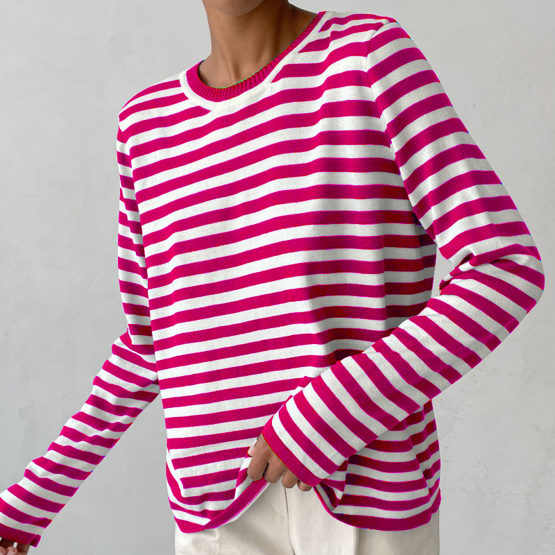 Womens apparel: Stylish long-sleeve striped T-shirt. Comfortable round neck for everyday fashion.