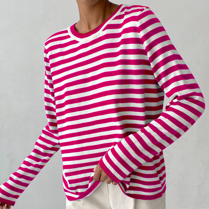 Womens apparel: Stylish long-sleeve striped T-shirt. Comfortable round neck for everyday fashion.
