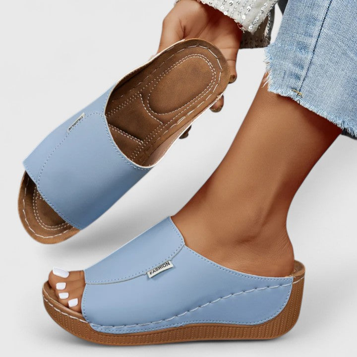 Women's stylish summer comfort sandals, perfect for all-day wear & travel. Lightweight, open-toe design.
