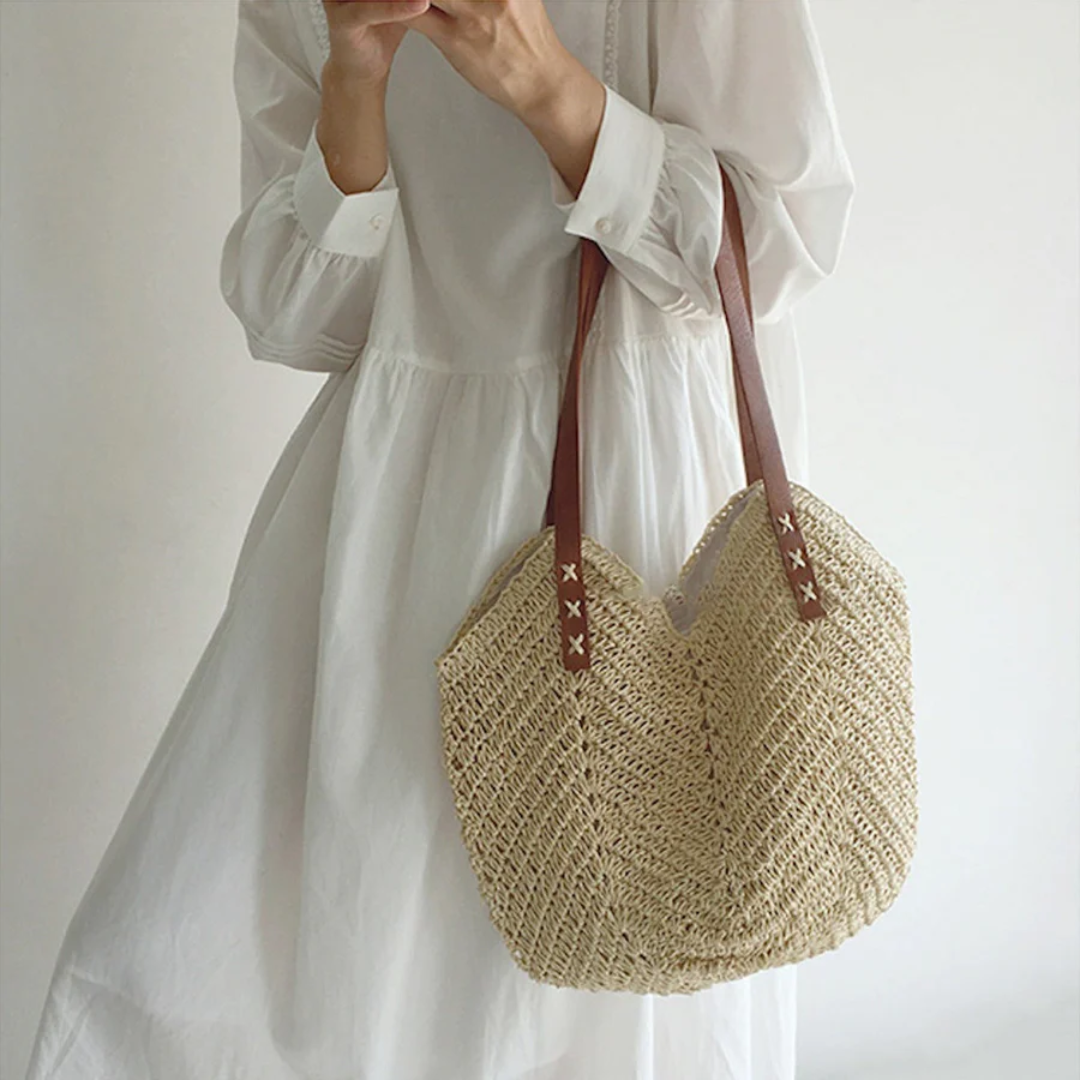 BreezeWoven stylish women's white woven shoulder bag, a fashionable everyday handbag.