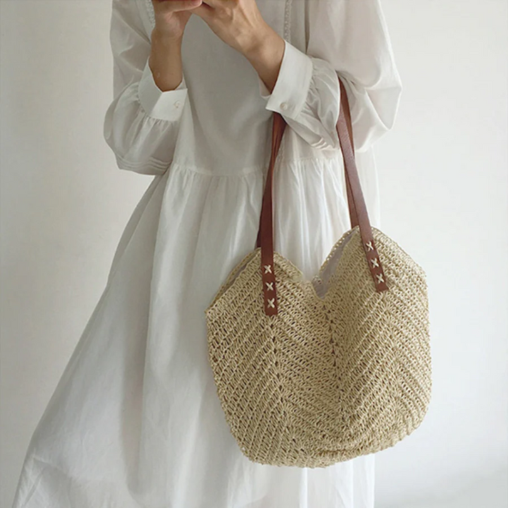 BreezeWoven stylish women's white woven shoulder bag, a fashionable everyday handbag.