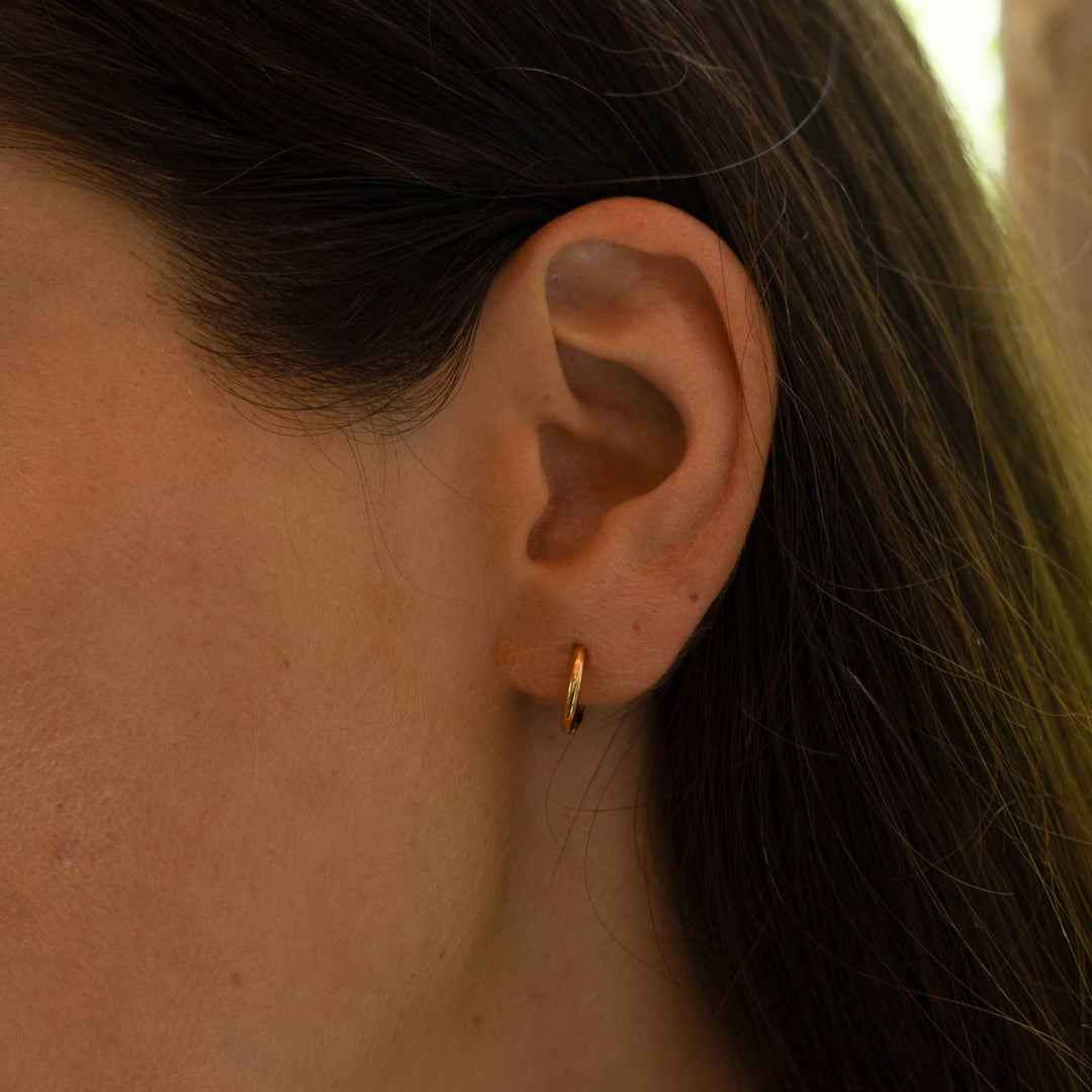 Silver small hoop earrings, waterproof and perfect for everyday wear.