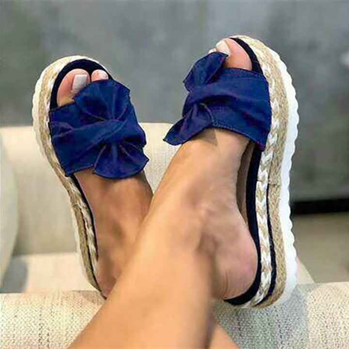Casual women's summer footwear with posture support, excellent for foot comfort and daily activity.