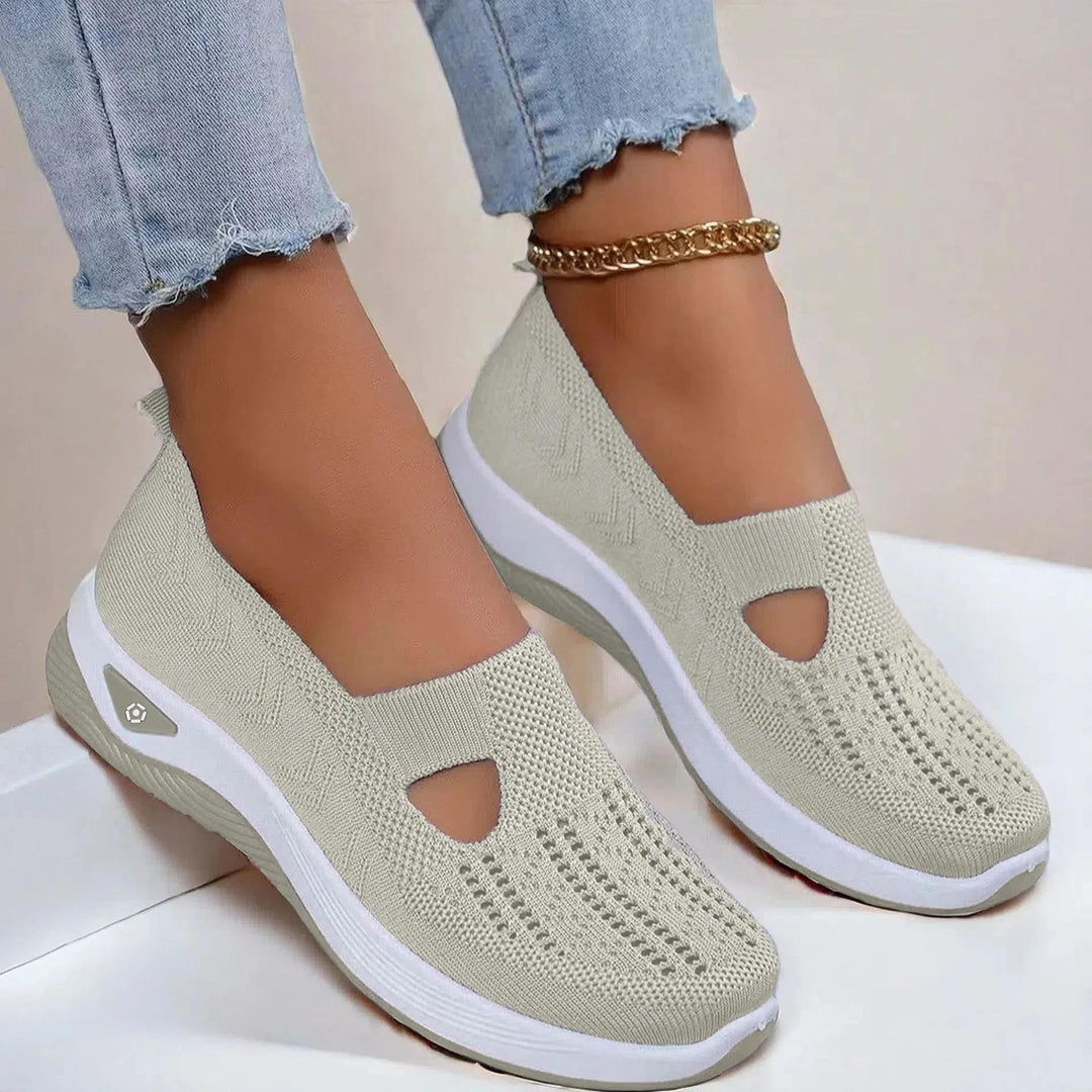 Easy slip-on women's summer footwear, arch support, breathable for daily activities.
