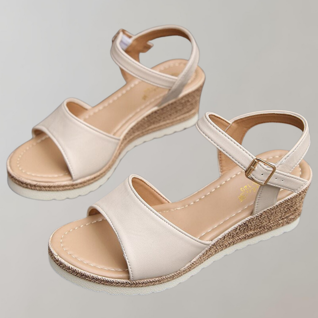 Chic women's platform sandals, perfect for summer casual wear. Comfortable and supportive for everyday walking.