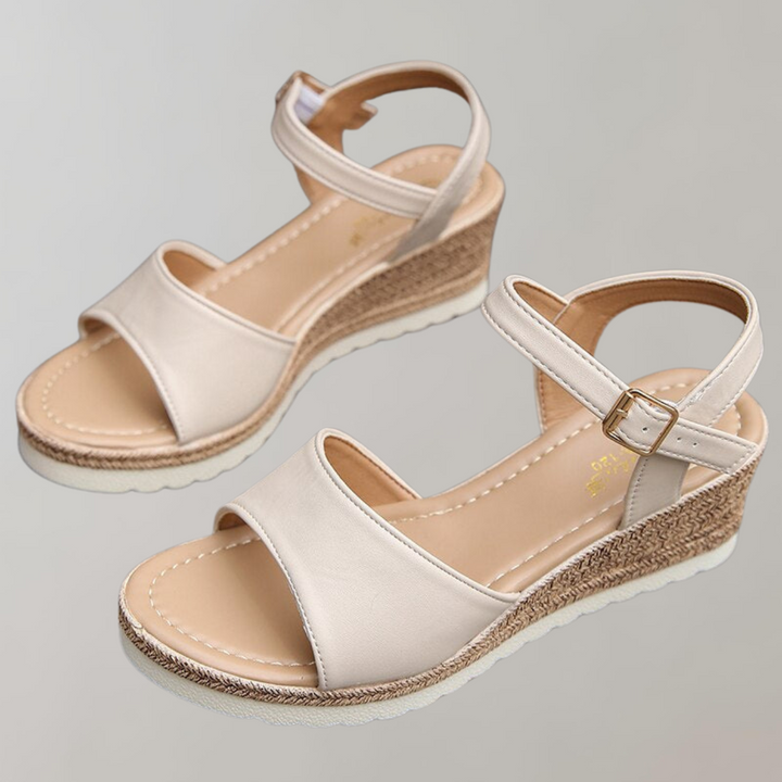 Chic women's platform sandals, perfect for summer casual wear. Comfortable and supportive for everyday walking.
