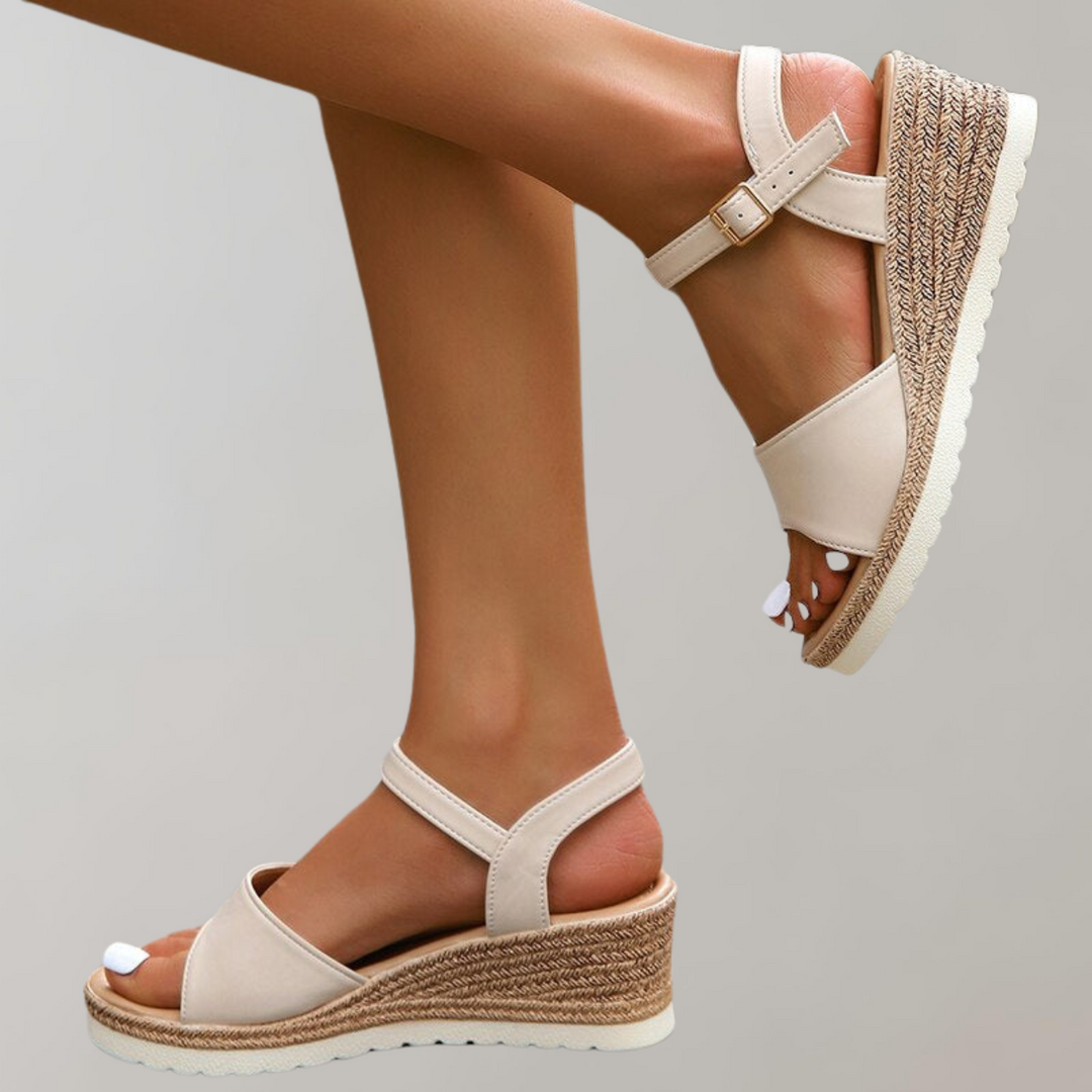 Comfortable women's platform sandals with orthopedic support, designed for all-day comfort and stability.