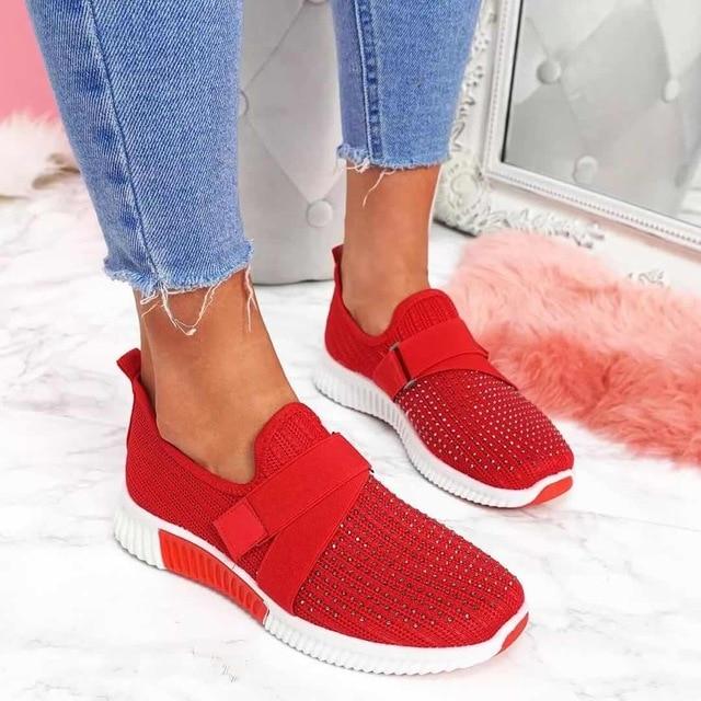 Everyday women's slip-on sneakers, designed for enhanced posture and active comfort.