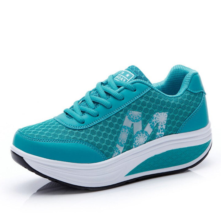 Comfortable women's sneakers, ideal for walking; breathable design with supportive fit.