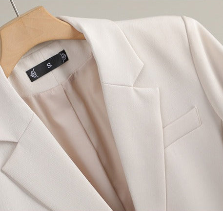 Chic women's tailored blazer. Modern design for professional elegance, business meetings, or stylish smart casual.