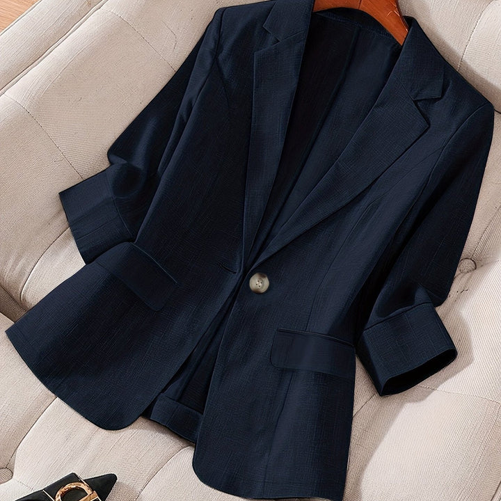 Business casual women's cropped blazer, a modern and lightweight tailored jacket.
