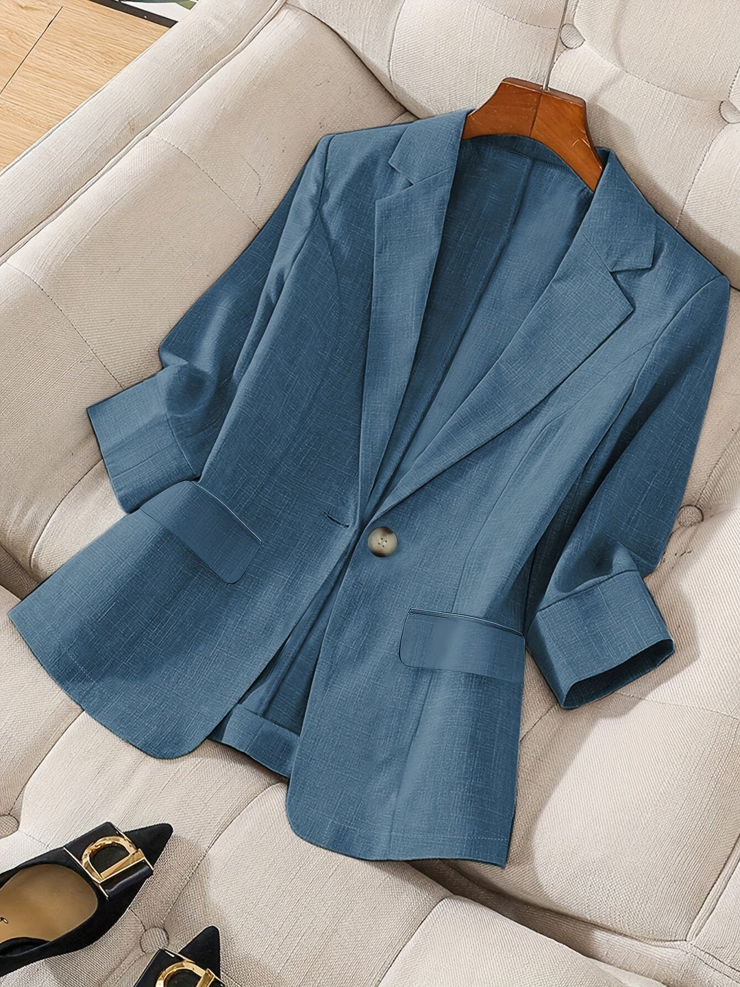 Chic women's cropped blazer, an elegant lightweight jacket for professional style.