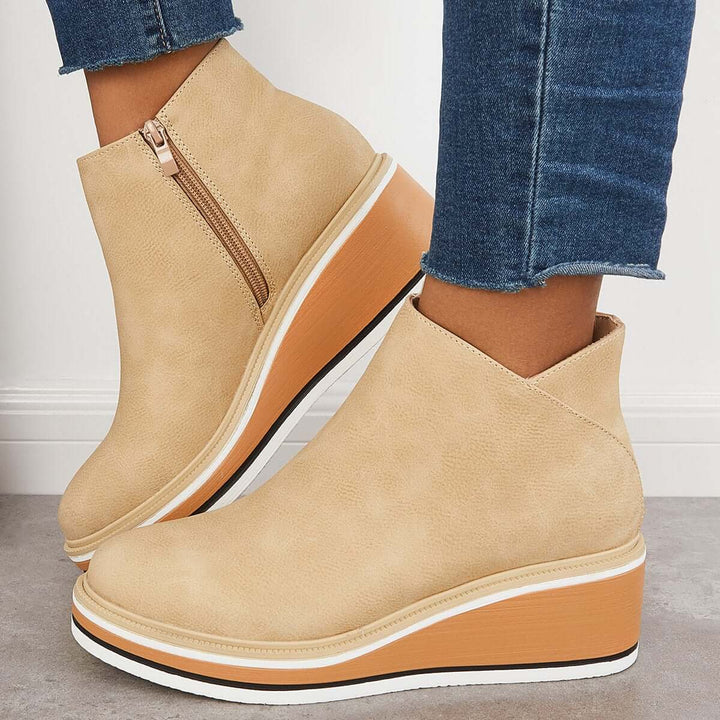 Stylish women's platform ankle boots featuring a functional side zipper, perfect for everyday wear.