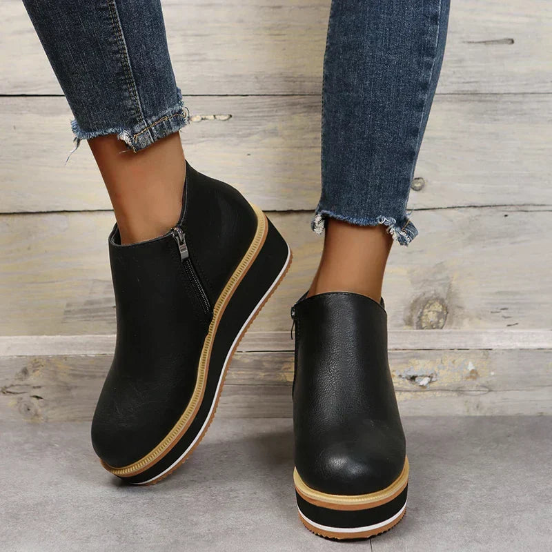 Women's winter fashion ankle boots with a sturdy platform & practical zipper for daily use.