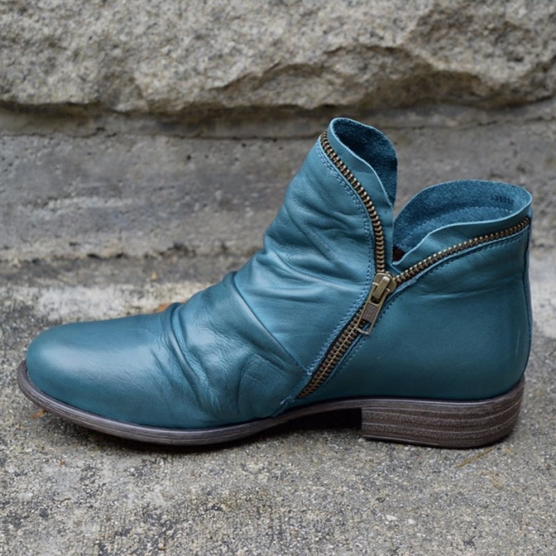 Fashionable women's ankle boots: trendy leather, modern design, essential zipper closure for comfort.