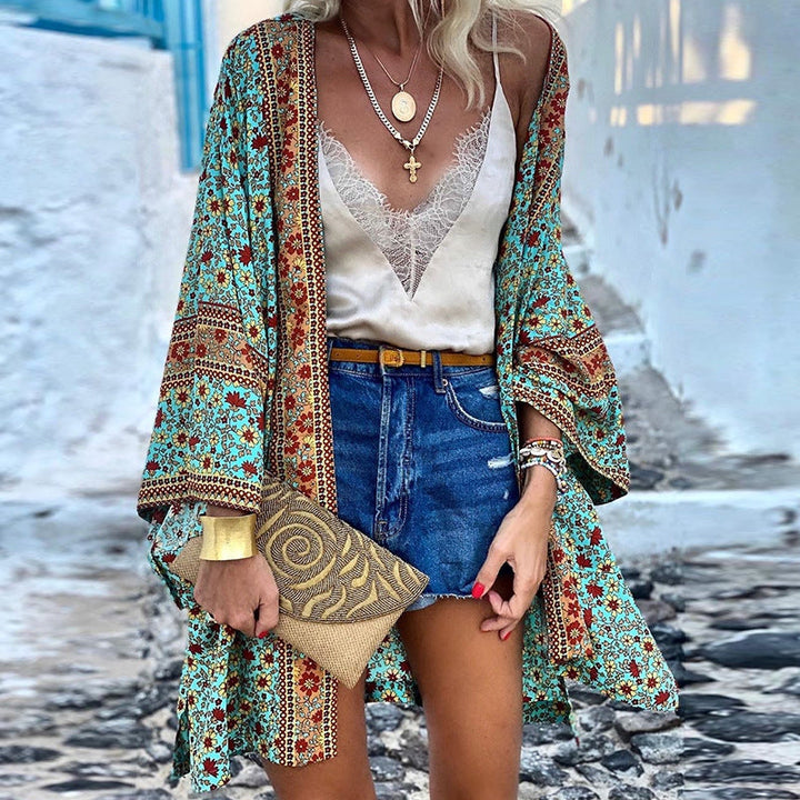 Comfortable women's patterned boho cardigan, ideal for casual knitwear. Features a unique bohemian design and long sleeves.