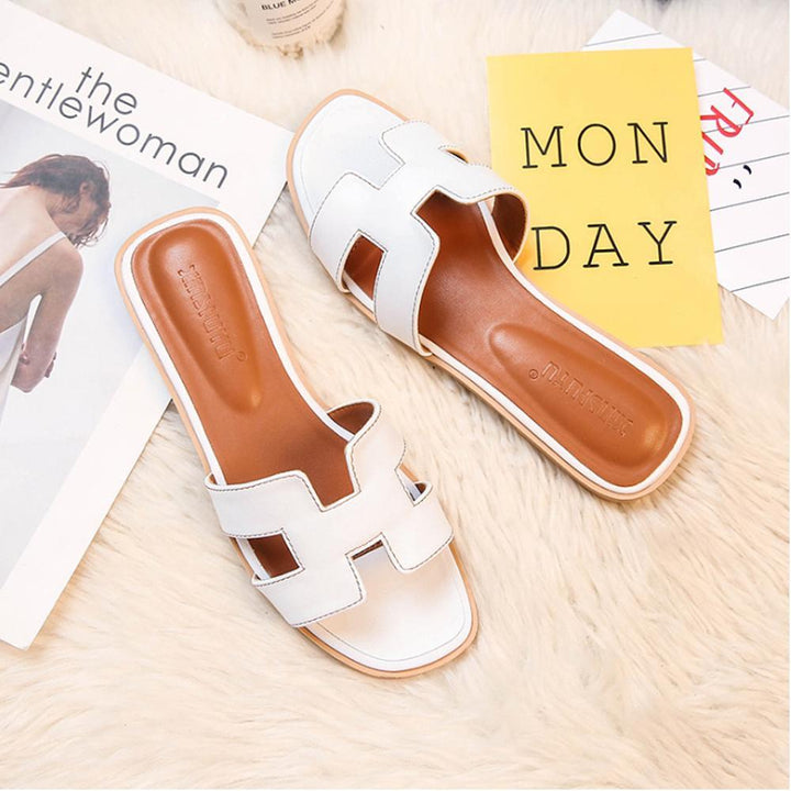 Comfortable women's H-profile slide sandals, chic and trendy for casual summer wear.