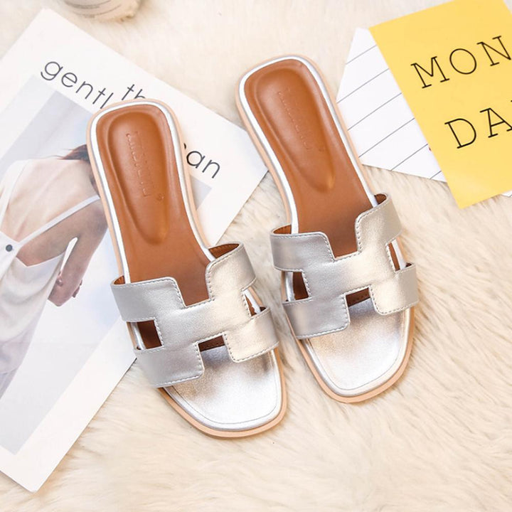 Stylish and comfortable H-profile slide sandals for women, trendy open-toe summer footwear.