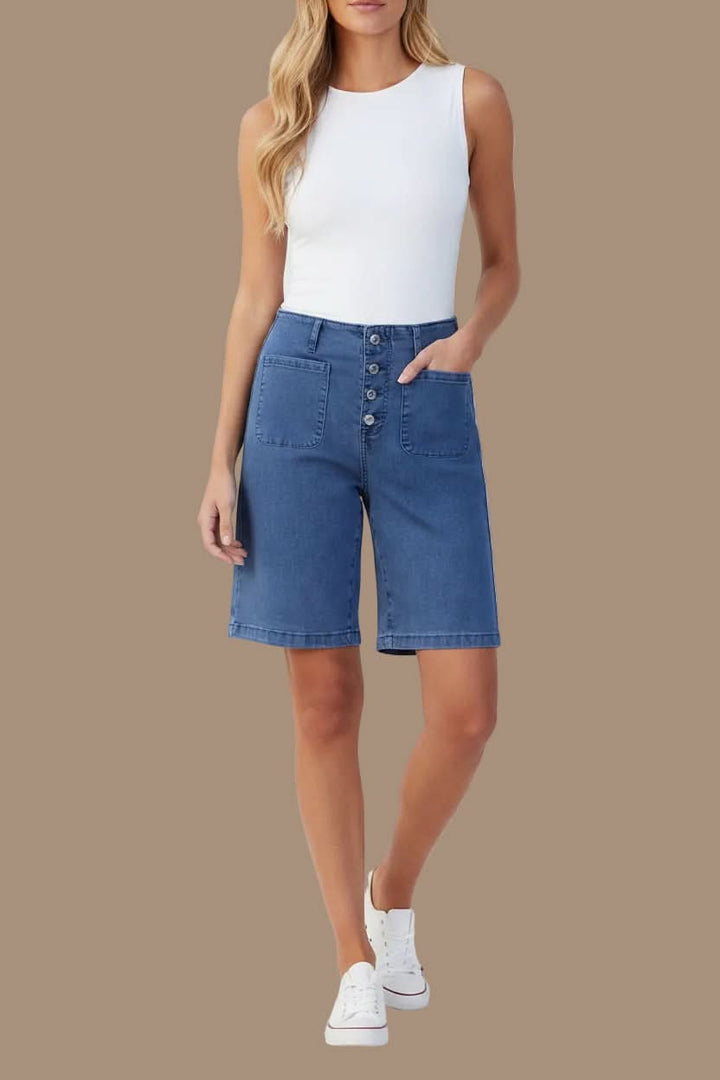Fashionable women's high waist Bermuda shorts, designed for trendy and relaxed summer style.
