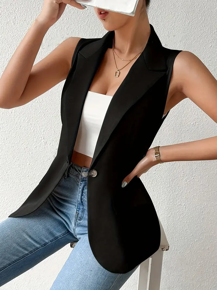 Women's sleeveless fashion blazer with elegant buttons. Trendy and chic, ideal for a modern, sophisticated layered look.