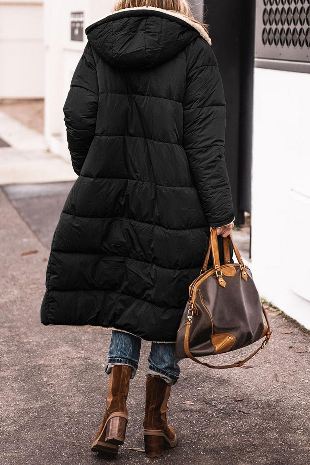 Versatile Sofia women's winter coat, reversible design, perfect for cold weather.