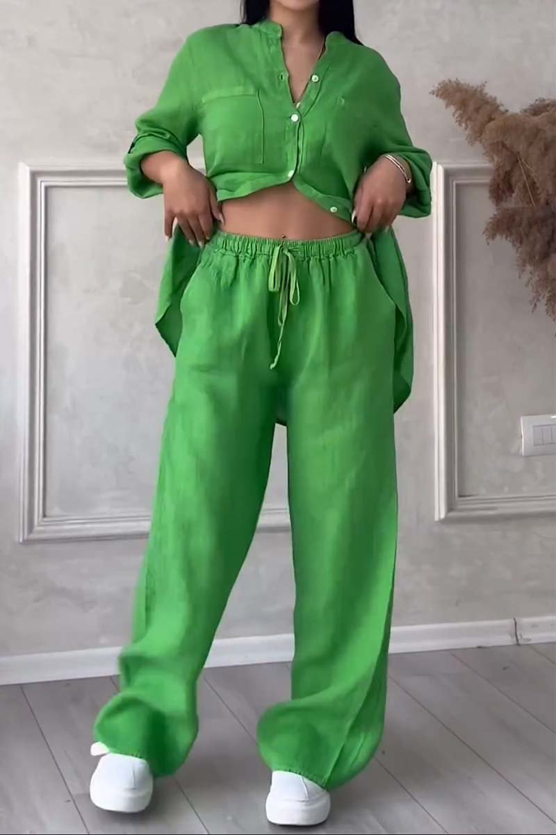 Women's casual two-piece set: a trendy blouse and flowing wide trousers, perfect for everyday style.
