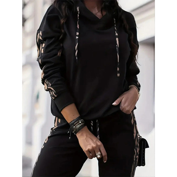 Stretchy women's two-piece activewear set, offering ultimate freedom of movement for any workout routine.