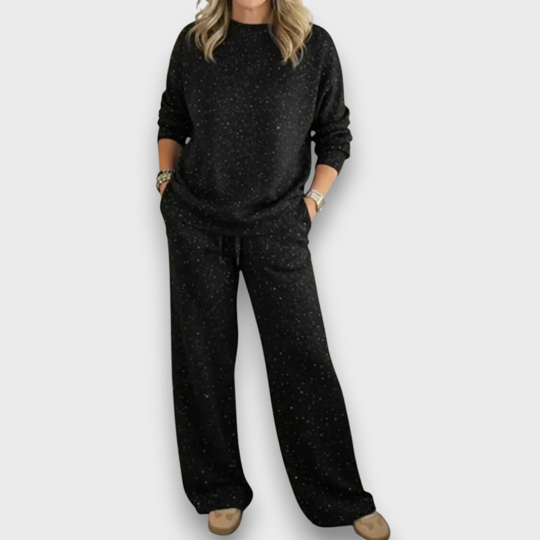Soft women's two-piece lounge set, a comfortable & stylish matching outfit for relaxed casual wear & home.