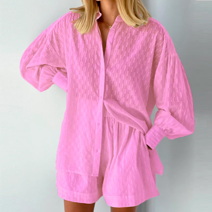 Comfortable women's two-piece summer set with flowy lantern sleeves, suitable for warm weather.