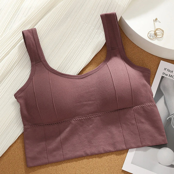 Women's ultimate support seamless sports bra. Ribbed workout activewear.