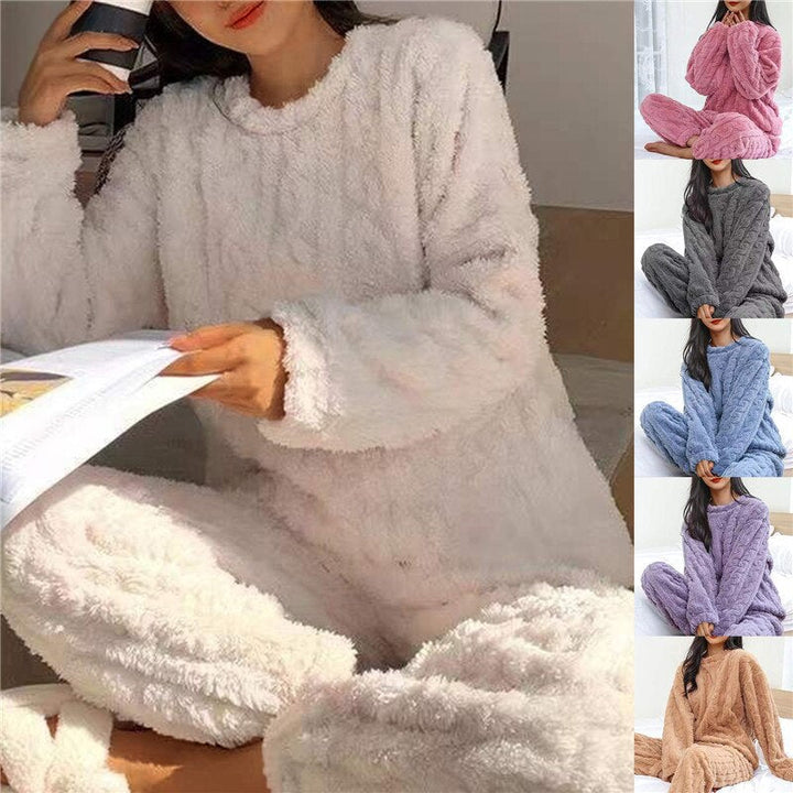 Warm and soft women's two-piece pajama set, ideal nightwear for cozy evenings at home.