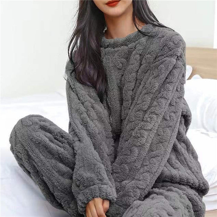 Cozy women's sleepwear set, ultra-soft and warm, designed for comfortable nights and lounging.