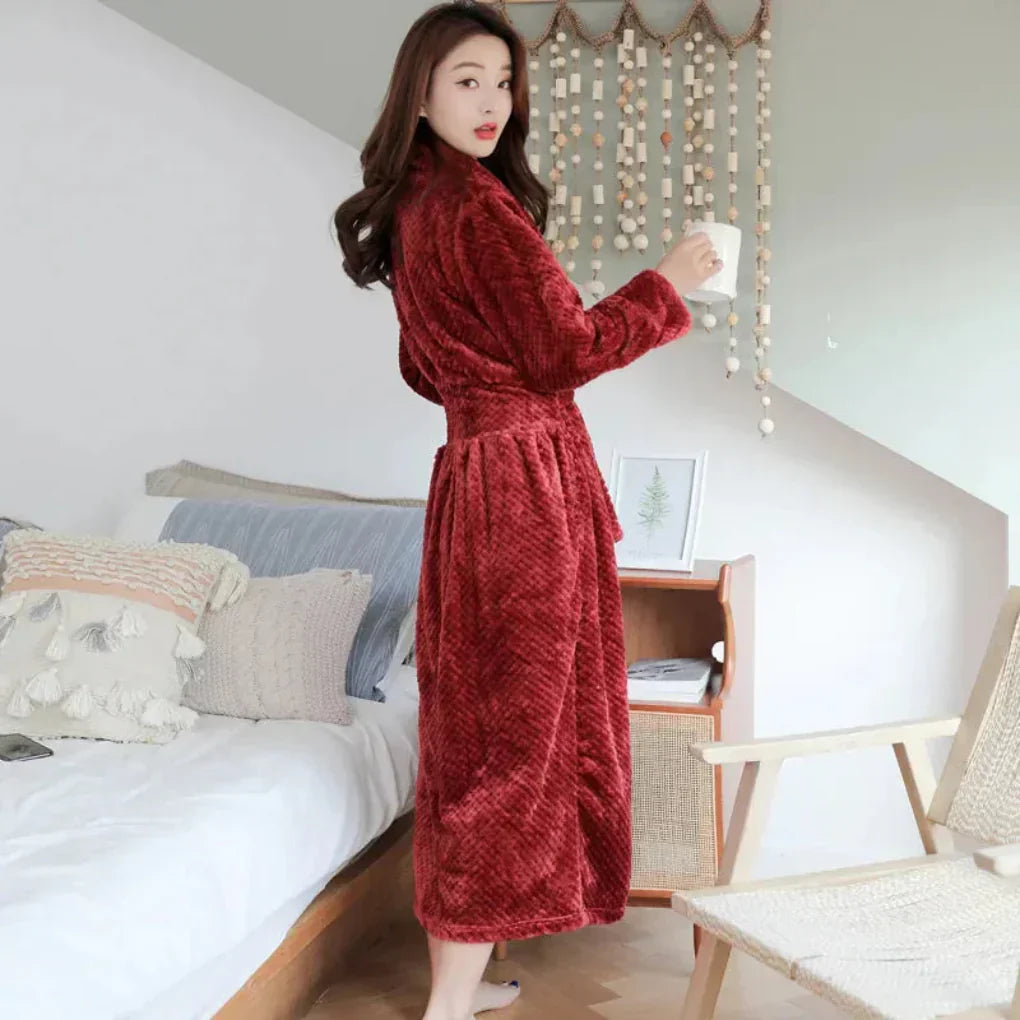 Comfortable women's hooded housecoat, ultra-soft for cozy mornings & evenings. Ideal sleepwear & loungewear.