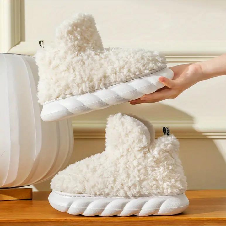 Everyday comfort: Women's ultra soft, warm teddy slippers. Cozy indoor footwear for ultimate relaxation at home.