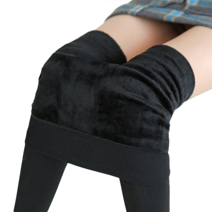 Cozy women's winter leggings, ultra-warm for ultimate comfort and protection in cold weather.