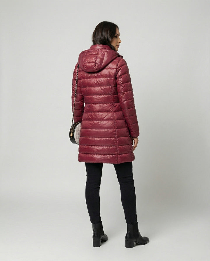 Stylish women's ultralight hooded jacket, insulated and perfect for all-season fashion.