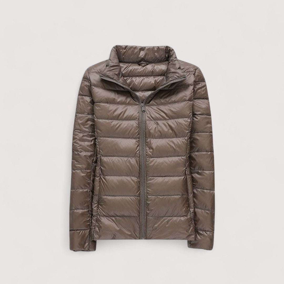Elegant women's winter coat, lightweight & weather-resistant. Ideal for everyday fashion.