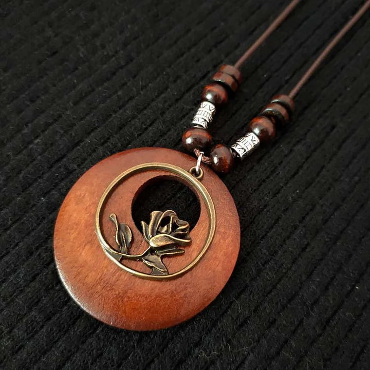 Unique boho women's accessory: retro round wooden pendant necklace, natural and stylish.