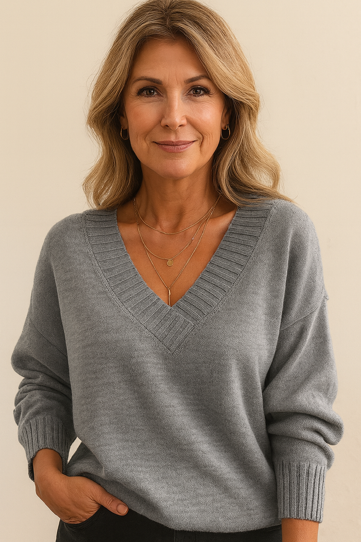 Comfortable women's pullover V-neck sweater with ribbed long sleeves, everyday casual look.